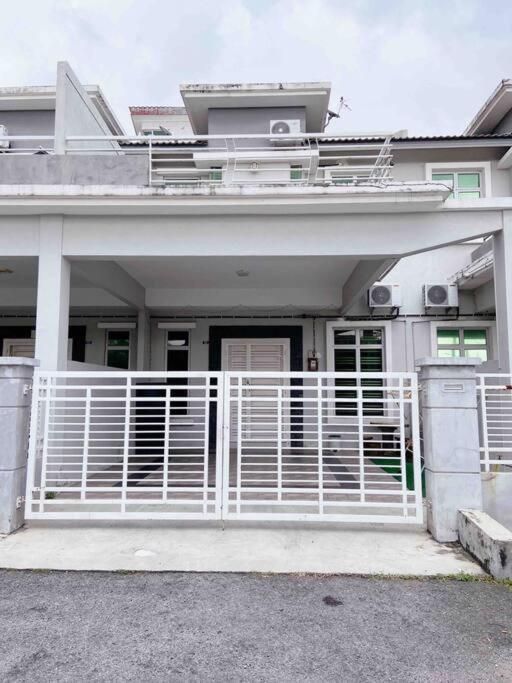 Niana Homestay -near Town * Malacca
